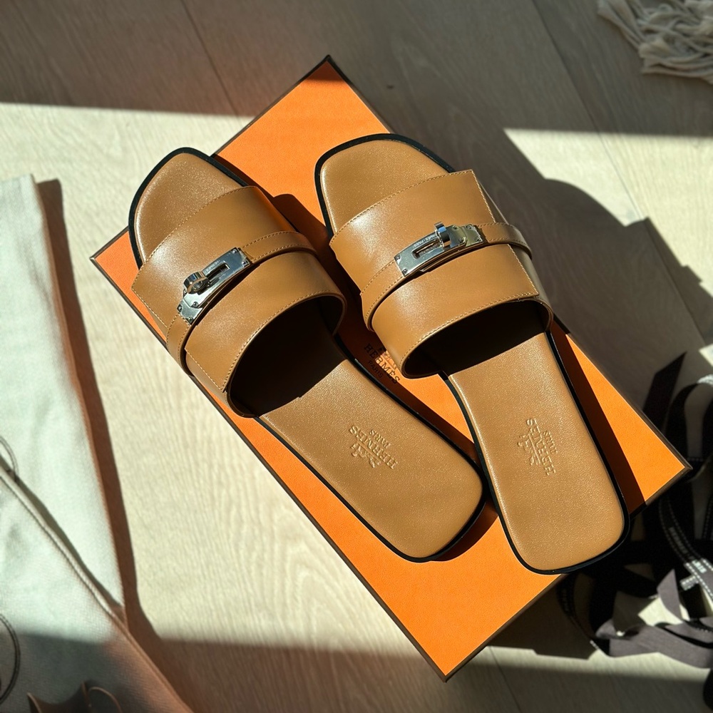 NEW WITH BOX Hermes Giulia Sandal Smooth Calfskin Palladium Hardware Size 38